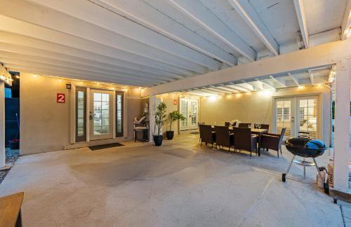 Entire Private Home with 4 Bedrooms 2 Bathrooms, 6 Beds, King Bed, 6 Parking, Big Yard, Available Now - Foto 22