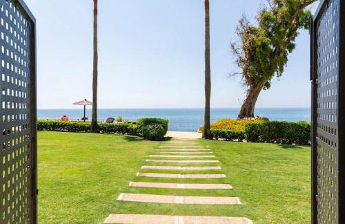 Apartamento lujo en primera línea de playa en Bahía de la Plata, Estepona - Photo 2