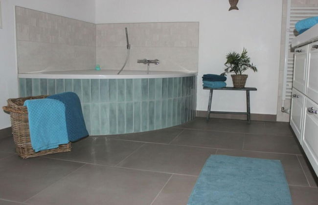 Tranquil Holiday Home With Garden - Foto 12