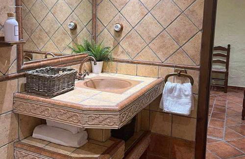 Masía de piedra con piscina - Foto 24