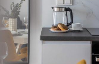 Elegant Apartment in Warsaw with Parking and Desk for Remote Work by Noclegi Renters - Foto 12