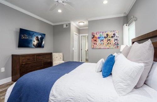 Gorgeous Modern 6BR South Facing Private Pool Hot Tub BBQ Theater 2 Miles Disney - Foto 27