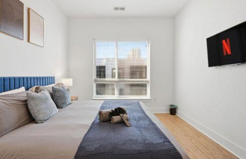 Skyline Retreat - Free Parking, Pool, Balcony - Foto 28