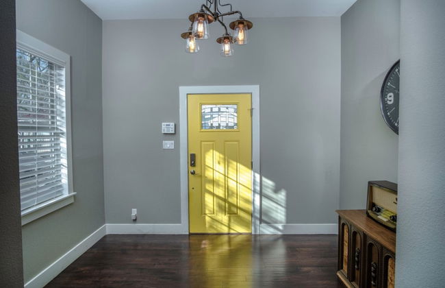 Southtown Classic 3br/2ba Mins From Downtown - Photo 2