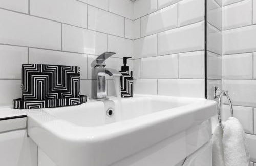 Modern 2BR Apartment Perfect for Remote Work - Foto 31