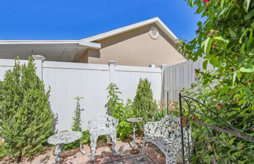 Cozy American Fork Retreat with Electric Fireplace - Foto 3