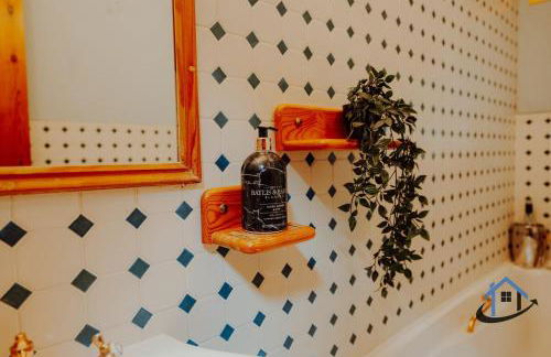 Unique Boathouse, detached free parking x4 cars - Foto 40