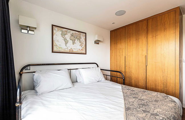 Modern Haven With Terrace View & Urban Charm - Foto 5