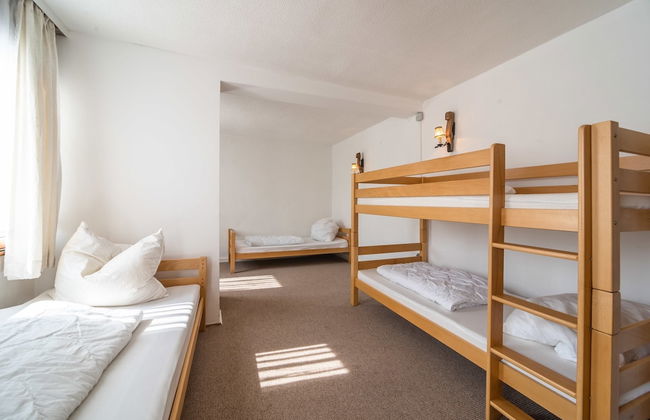 Grosse Gruppenunterkunft im Nationalpark Eifel mit Bar und Terrasse - Foto 12