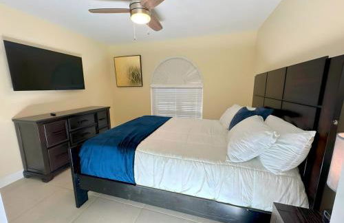 Luxurious 4-Bedroom House with Pool - Foto 12