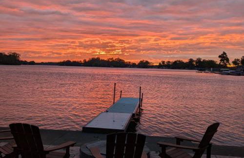 Meyers Bay Sunset Lakefront Cottage in Fox Lake with Boat Pier - Foto 5