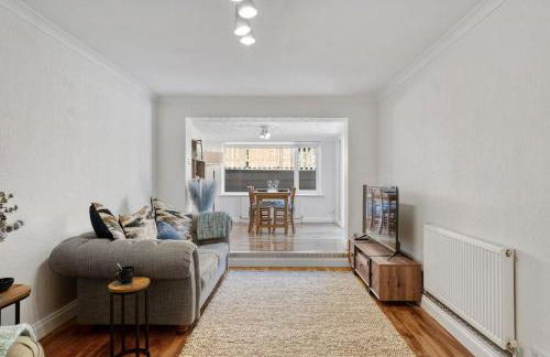 Minutes from the port of Dover, free WiFi, free offroad private parking and rated a guest favourite on Air b nb! - Foto 15