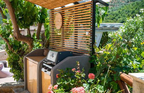 Verekinthos Villas - Pool, Hot Tub, BBQ, Kids Playground, Stunning Mountain Views - Photo 10