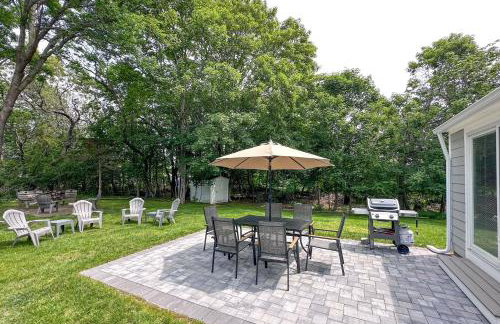 Steps to Beach + Sunset Views! East Marion Home - Foto 19