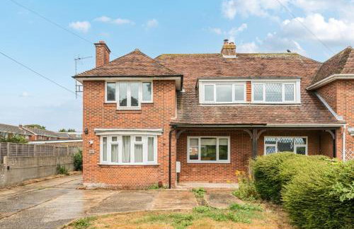 Cosy 3BR Home with Private Garden & Driveway - Foto 11