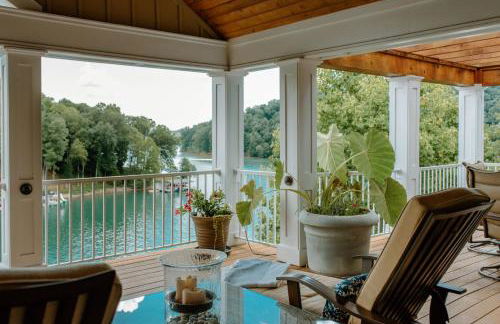 Waterfront Retreat with Dock, Pool and Jet Skis - Foto 7