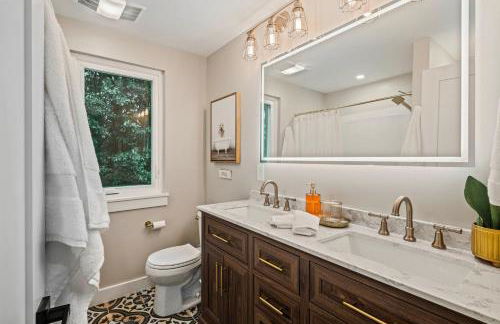 Modern Gem on 15 Acres, 5 Mi to Old Orchard Beach! - Foto 21