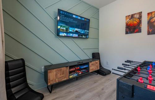 Modern Emerson retreat close to LakePoint Sports - Photo 12