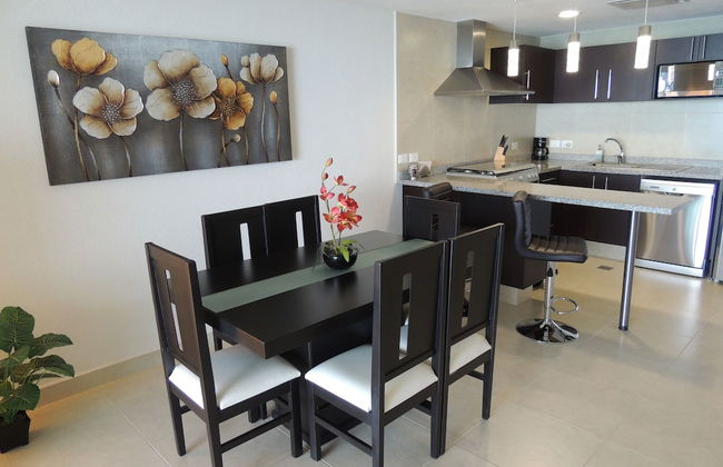 Newly Listed Ocean View 1 Bedroom - Foto 1