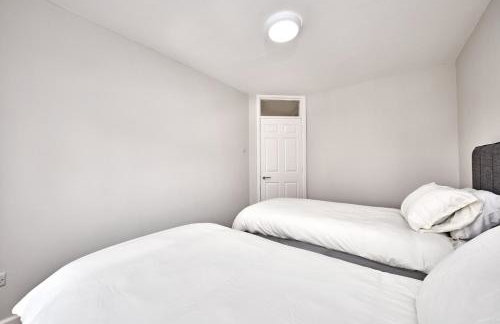 Exclusive Offers l Last-Minute Stay l Sleeps Up to 6 l Conveniently located near town Centre l restaurants l and local attractions l It offers easy access to the stunning Causeway Coast l Coleraine Hideout l WeStayBelfast - Foto 25