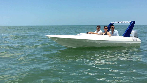 Lancha rápida por el Malecón