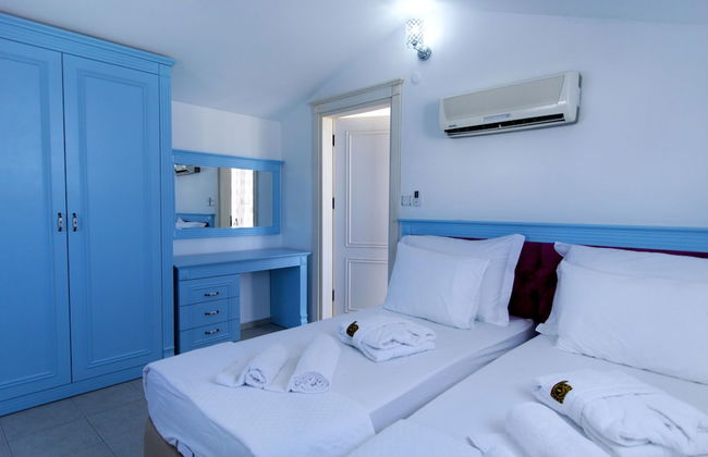 Helios Villa - Photo 2