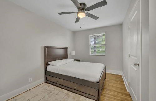 Single Story Pet Friendly Home, with Fenced Yard, Fire Pit, 5min to Downtown!! - Foto 18