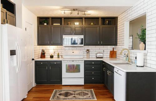 "The Dawning House" - Peaceful Modern Stay w/ Yard - Foto 25