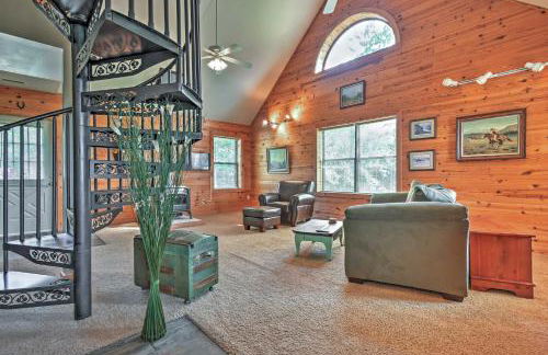 Hillside Cabin on 43 Acres with Private Lake and View! - Foto 3