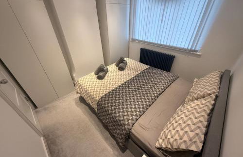 Luxury 4 Bedroom House in Harrow with Free Parking - Foto 23