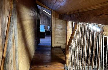 Drewniana chata nad stawem - Foto 27