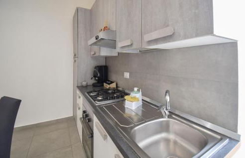 Beautiful Apartment In Napoli With Wifi - Foto 11