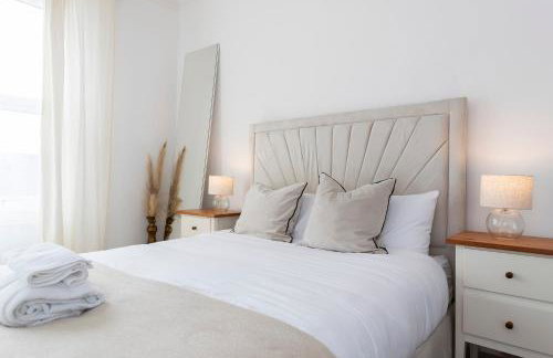 Bright & Comfortable 4-Bed Home 9 mins from Newcastle City Center - Free Parking - Foto 13