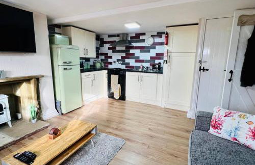 Swordfish Cottage **Next to the Harbour** - Photo 3