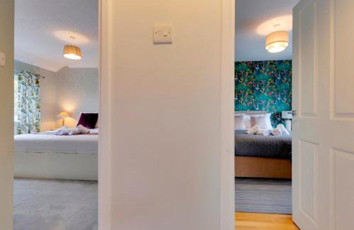 Pass the Keys Spacious and modern house with Free Parking - Photo 64