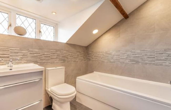 Host Stay Honeysuckle Cottage - Photo 12