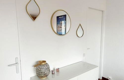 Sunny Flat, parking & RER C and H - Foto 21