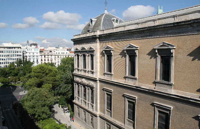 Apartamentos Recoletos - Photo 22