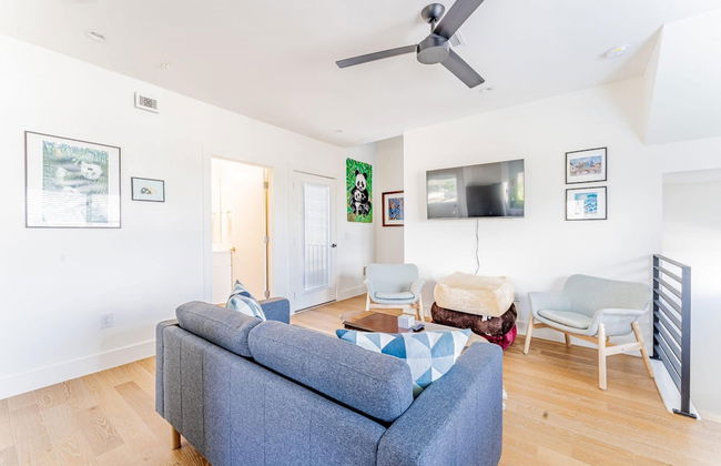 East Downtown 3BR Condo w Fast Wifi and Sleeps 8 - Foto 16