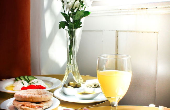 Modern Ben gurion Apt By Ahlan Hospitality - Photo 14