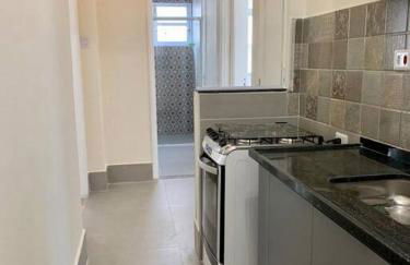 Recém Reformado com dois dormitório com ar condicionado - Foto 17