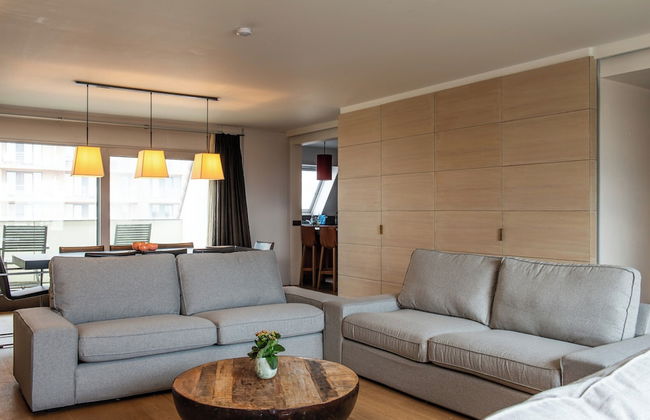 Spacious Seaside Apartment - Photo 7