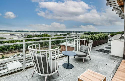 Posh 2BR Retreat Gym, Prkng and Scenic Rooftop - Photo 45