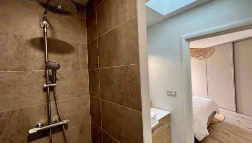 Villa Gaïa - 2 suites lits King size et salles de bain privatives - parking privé - 10 minutes Eurexpo - Aéroport - Groupama Stadium - Foto 5