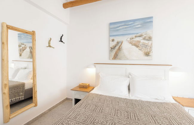 Parosquare Central Suites - Photo 29