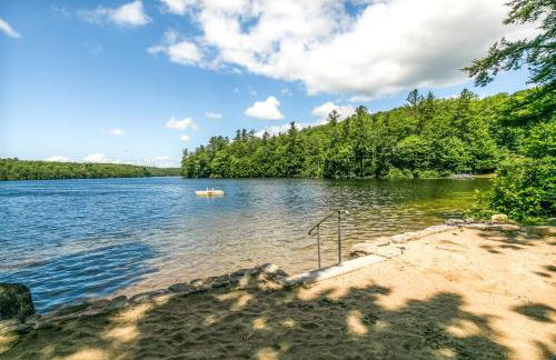 Cozy Tuftonboro Home with Deck - Walk to Beaches! - Foto 29