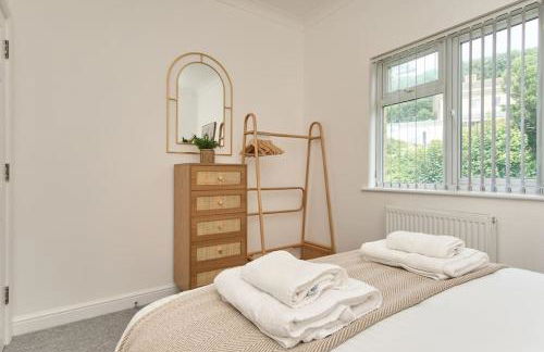 The Penthouse In Bonchurch By Greenstay Serviced Accommodation - Stunning 3 Bed Apt With Sea Views & Parking - Perfect for Families, Small Groups & Business Travellers - Dog Friendly - Fast Wi-Fi - 1000 Mbps - Close To Ventnor & Shanklin - 5 mins To Beach - Foto 16