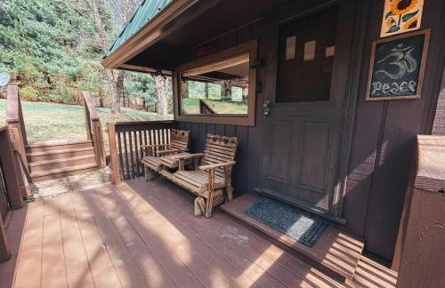 Edgewater Escape, Hocking Hills, Hot Tub, Pond - Photo 17