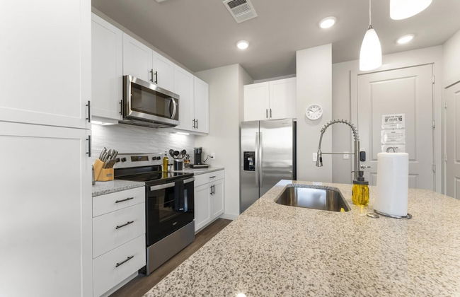 Prime Soco Bright 2BR King Suite w Pool Parking - Foto 14