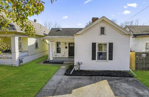 Workfriendly home with priv yard, near downtown - Foto 20